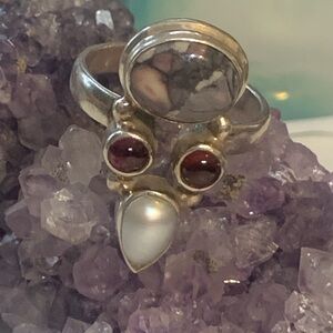 Size 6 1/2 loving called my squidward ring natural flint pearl garnet ring